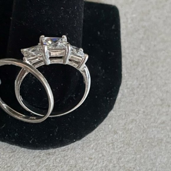 Sterling Silver over 3 carat TW 3 Stone Quartz Princess Cut Chunky Wide Band - Picture 7 of 12